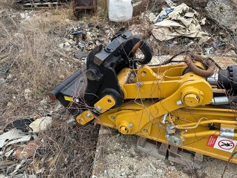 CAT 330 - 10