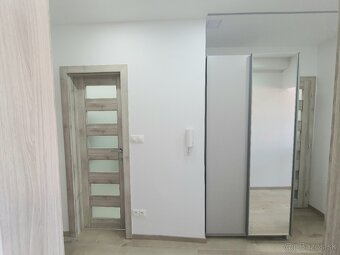 MODERNÝ BYT S PANORAMATICKÝM VÝHĽADOM NA MALÉ KARPATY - 10