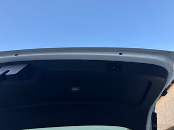 ŠKODA OCTAVIA 3 COMBI RS CHALLENG 2.0 TDI 135KW DSG - 10