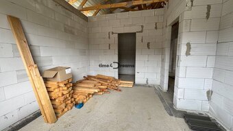 NA PREDAJ 4 izbový dom v obci Ladice - 10