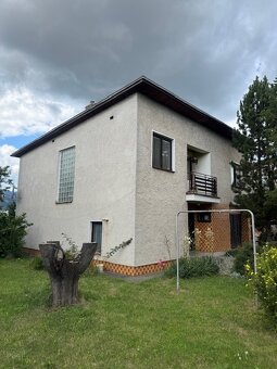 Na predaj: priestranný rodinný dom s potenciálom - 10