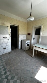 Na predaj starší rodinný dom s veľkým pozemkom obci Imeľ - 10