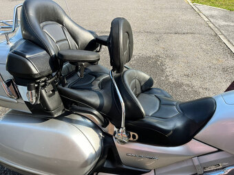HONDA  GL 1800 GOLDWING - 10
