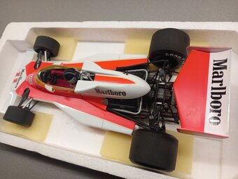 F1 MCLAREN FORD M23 1976 JAMES HUNT MINICHAMPS 1:18 - 10