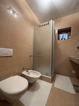 Nadštandardný 7-izbový rodinný dom s bazénom a saunou, Rača - 10