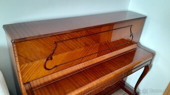 Pianíno (klavír)  - Petrof  Chippendale. - 10
