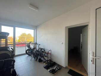 Priestranný 3 izbový apartmán v Modranke - 10