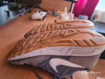 Nike nightgazer - 10