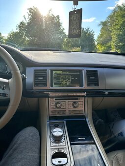 Jaguar XF 3.0D 177kw V6 - 10