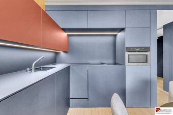 REB.SK, Predaj luxusný 2-izbový byt, 50 m2, Továrenská ulica - 10