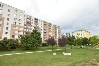 Pezinok:Ponúkame priestranný 3 izbový byt , Svätoplukova ul. - 10