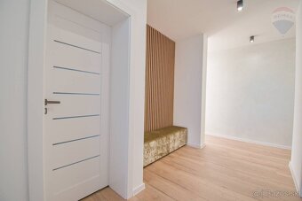 Na predaj: 4 izbový rodinný dom s garážou, pozemok 753m2, Vy - 10