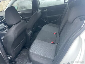 Peugeot 308 1.2 i 81kw, r.11/2015, klima, poškozen motor - 10