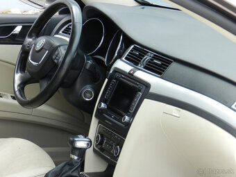 Superb Combi 2.0 TDI CR Elegance 4x4 DSG Panorama Webasto - 10