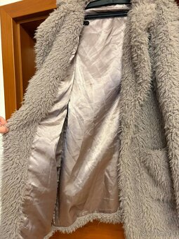 Šedý huňatý kabátik - 10