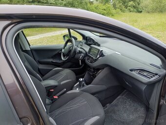 Peugeot 208 - 10