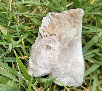 18mm čistý kryštál topazu, krištáľu a muskovitu v pegmatite - 10