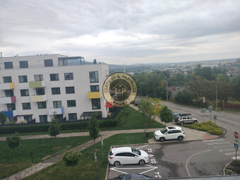 Lukratívny 2 izbový byt v zelenej oáze - 10