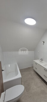 Novostavba dvojpodlažného rodinného domu v obci Kravany - 10