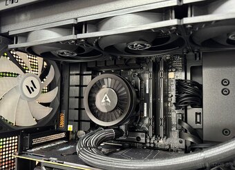 Ryzen 7 9800X3D\96GB\RTX 4090\SSD\1200W Zdroj - 10