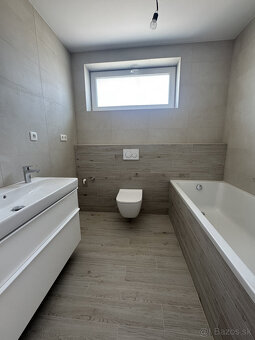 Prenájom - novostavba RD s 2 bytovými jednotkami, 102m2 úžit - 10