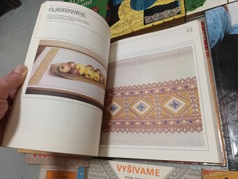 knihy o vyšívaní, výšivkách, ručné práce, kroj - 10
