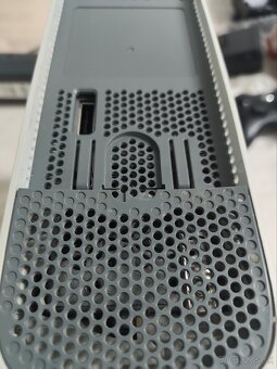 XBOX 360 + 60 GB HDD + OVLÁDAČ + 3x HRA - 10
