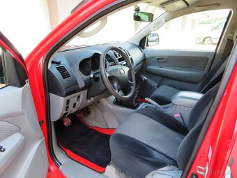 TOYOTA HILUX 2.5 D-4D // 230000KM // 4X4 // SR // 1.MAJITEĽ - 10