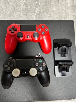 PS4 PRO 1TB + 2x joystick + hra Mafia - 10