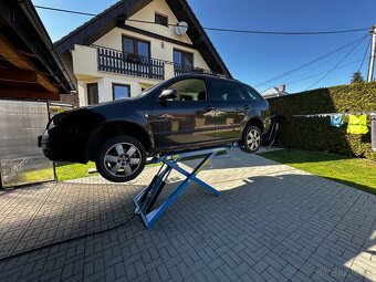 Zdvihak na auto - 10