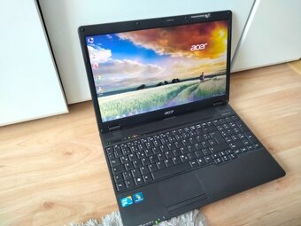 predám notebook Acer extensa 5635 / 4gb ram /250gb hdd/ - 10