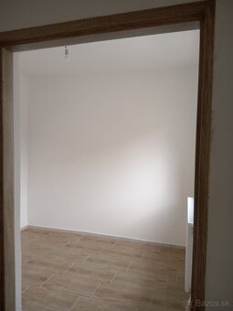 Moderný tehlový dom v Chynoranoch na predaj - - 10