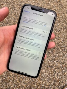 iPhone 11 Pro - baterie 100% - 10