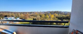 Ponúkame na predaj 2 izb.byt na sídlisku III. - 10