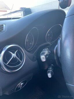 Mercedes benz GLA 180 - 10