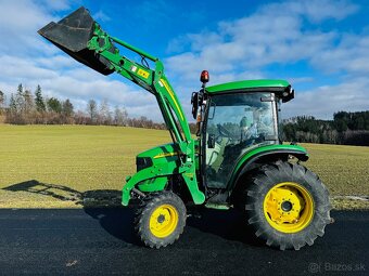 Komunální traktor JOHN DEERE 4720. - 10