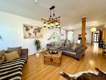 Exkluzívne bývanie na troch poschodiach s veľkou záhradou a  - 10