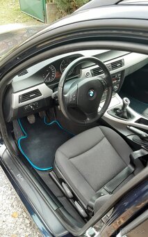 BMW 318i Touring - 10