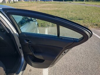 Opel Insignia 2.0 CDTi - 10