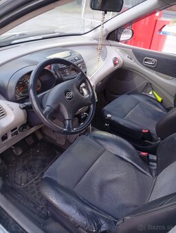 Almera Tino - 10