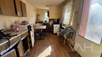 🏡 Na predaj: tehlový rodinný dom s veľkým pozemkom v obci Vá - 10