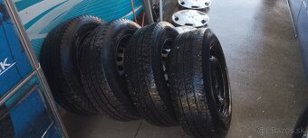 Disky kompletne + letné obutie + puklice original Ford. - 10