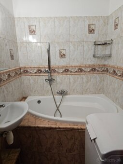 Prerobený 2 izbový byt v dolnej časti mesta KNM - 10