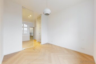 EXKLUZÍVNE 2-izb zrekonštruovaný byt STARÉ MESTO - 10