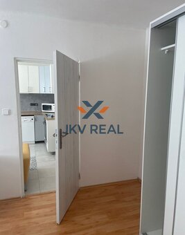 1-izbový zrekonštruovaný byt na prenájom - 10