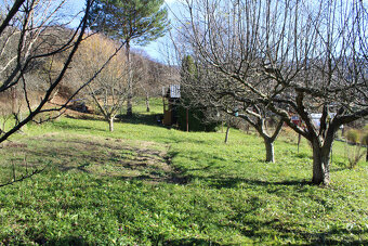 EXKLUZÍVNE-SPEKTRUM REALITY- Na Predaj  záhradná chatka s po - 10