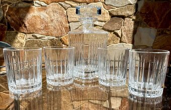 Karafi, sklenky, irisovane vázy - 10