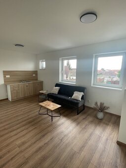 Priestory pre služby vo Veľkych Levároch. - 10