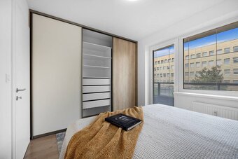 NA PRENÁJOM; Fenomenálny 2,5-izbový apartmán s garážovým stá - 10