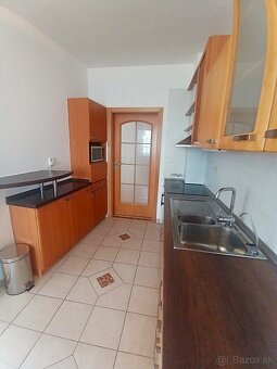 Na prenájom 4-izbový byt na Drotárskej ceste s garážou - 10